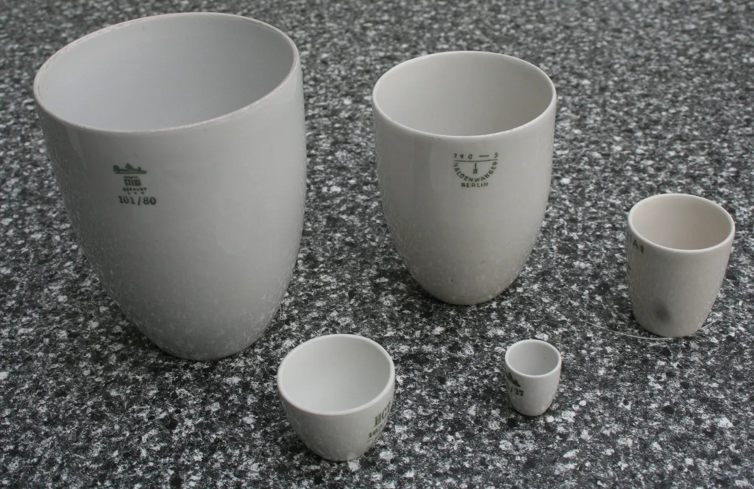 Porcelánové tégliky rôznej veľkosti
